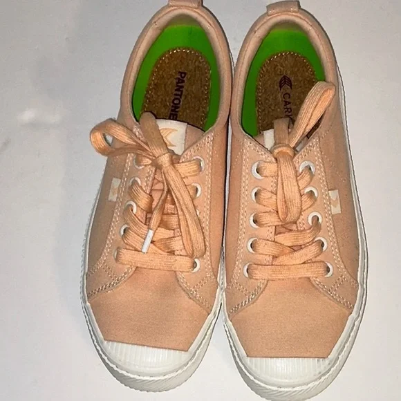 Cariuma, Size 8, Peach Pantone - Picture 2 of 10